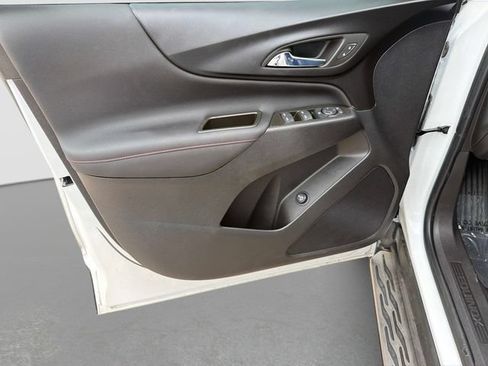Used 2023 Chevrolet Equinox RS AWD/4WD image 18