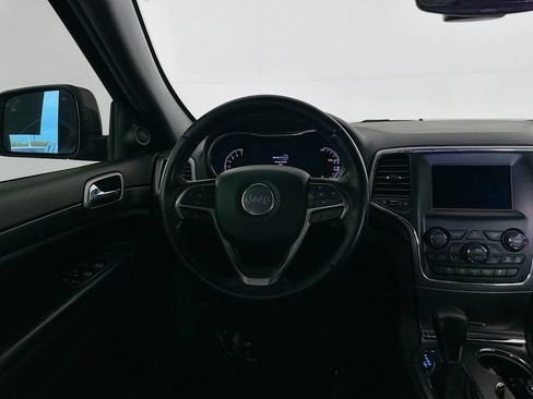 Used 2019 Jeep Grand Cherokee Laredo AWD/4WD image 29