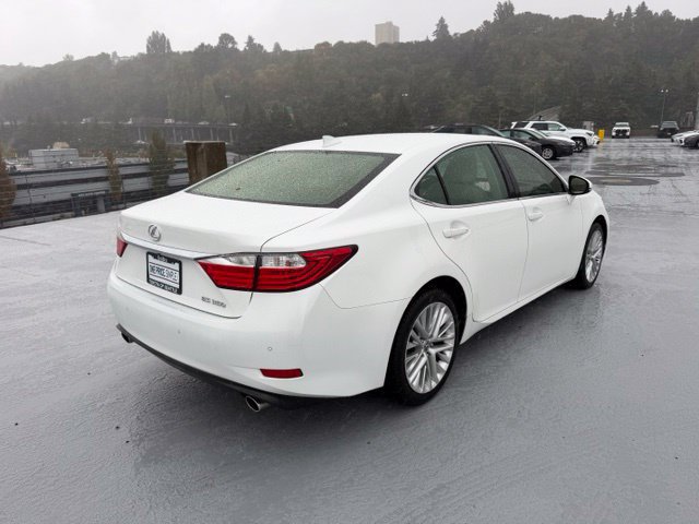 Used 2015 Lexus ES 350 w/ Luxury Package FWD image 3