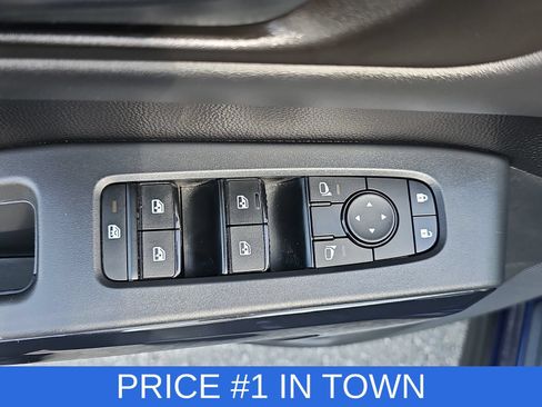 Used 2025 Nissan Pathfinder SV FWD image 27