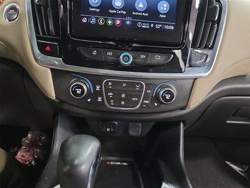 Used 2022 Chevrolet Traverse LT image 22