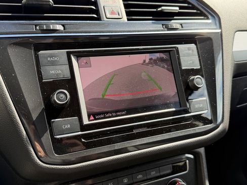 Used 2018 Volkswagen Tiguan S image 9
