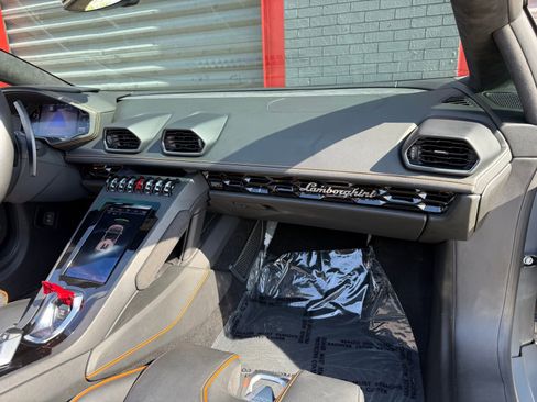 Used 2021 Lamborghini Huracan EVO RWD image 18