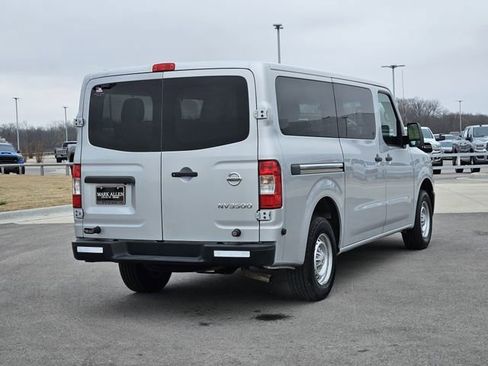 Used 2019 Nissan NV 3500 S image 7