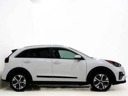 Used 2022 Kia Niro EX w/ Cold Weather Package image 4