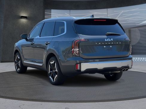 Used 2024 Kia Telluride EX w/ EX Captain's Chair Package FWD image 3