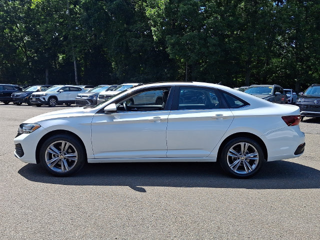 Used 2023 Volkswagen Jetta SE w/ Panoramic Sunroof Package FWD image 6