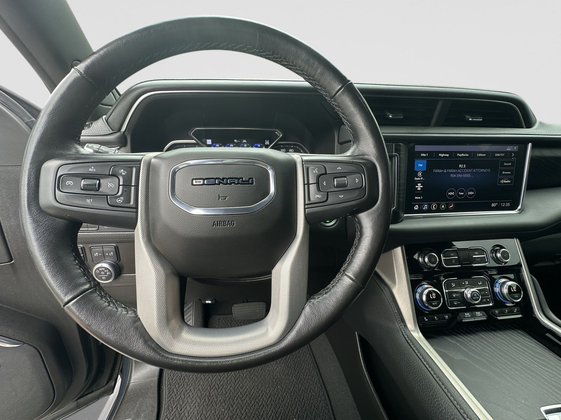 Used 2021 GMC Yukon Denali w/ Denali Premium Package AWD/4WD image 11