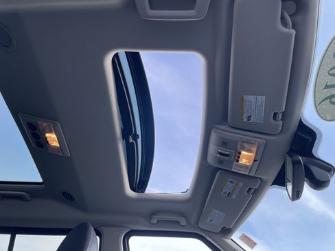 Used 2016 Land Rover LR4 HSE LUX image 17