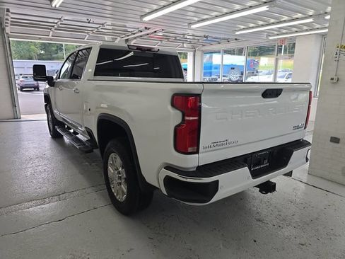 Certified 2025 Chevrolet Silverado 2500 High Country w/ Technology Package AWD/4WD image 3