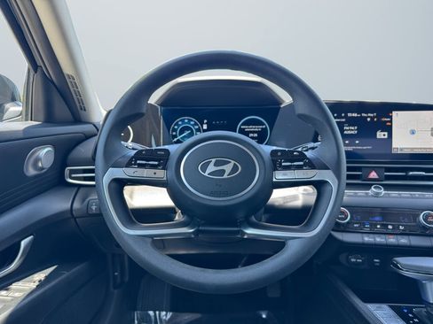 Used 2024 Hyundai Elantra Blue FWD image 11