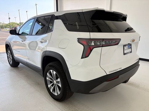 Used 2025 Chevrolet Equinox LT AWD/4WD image 18