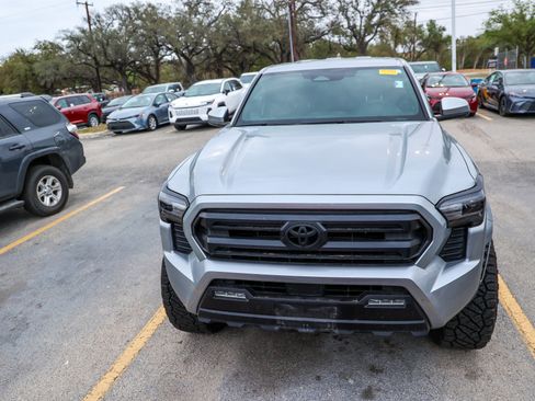 Used 2025 Toyota Tacoma SR5 image 4