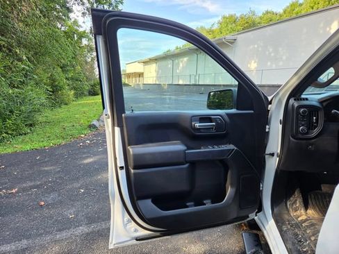 Used 2023 Chevrolet Silverado 1500 W/T w/ WT Value Package AWD/4WD image 12