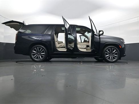 Used 2021 Cadillac Escalade ESV Sport Platinum image 34