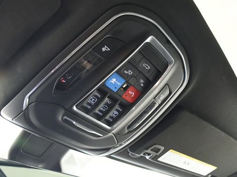 Used 2024 Jeep Grand Cherokee L Limited w/ Luxury Tech Group II AWD/4WD image 32