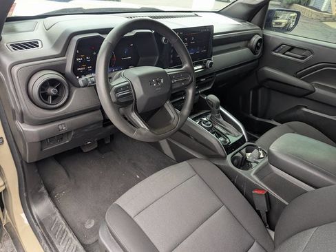 Used 2024 Chevrolet Colorado Trail Boss w/ Technology Package image 24