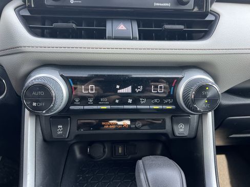 Used 2022 Toyota RAV4 XLE w/ Convenience Package image 29