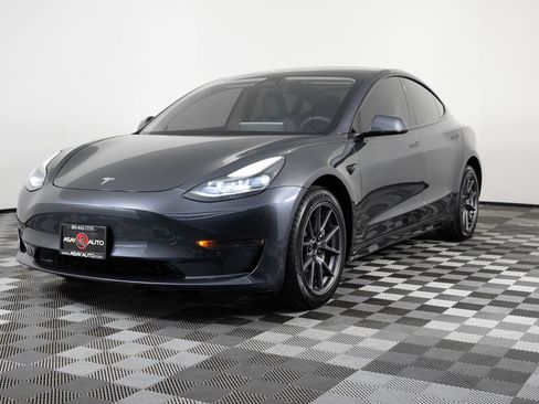 Used 2021 Tesla Model 3 Standard Range image 2