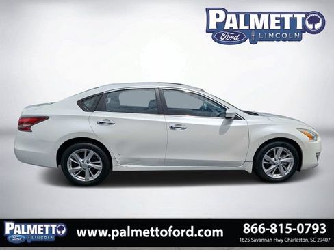 Used 2014 Nissan Altima 2.5 SL w/ Moonroof Package FWD image 3