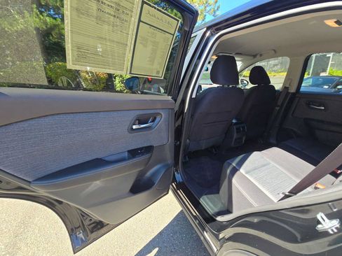 Used 2022 Nissan Rogue SV AWD/4WD image 15