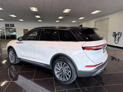 Used 2023 Lincoln Corsair Reserve AWD/4WD image 11