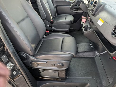 Used 2024 Mercedes-Benz Sprinter 2500 image 22