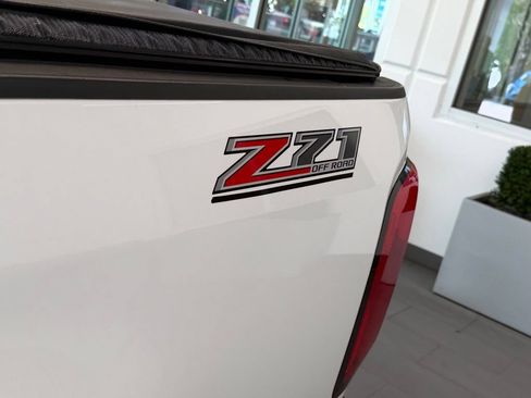 Used 2017 Chevrolet Colorado Z71 AWD/4WD image 11
