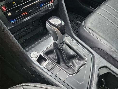 Used 2023 Volkswagen Tiguan SE R-Line image 12