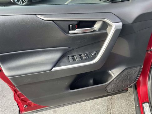 Used 2023 Toyota RAV4 XLE Premium image 27