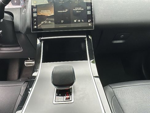 Used 2025 Land Rover Range Rover Velar Dynamic SE image 21