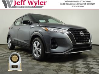 New 2025 Nissan Kicks Play S video 1