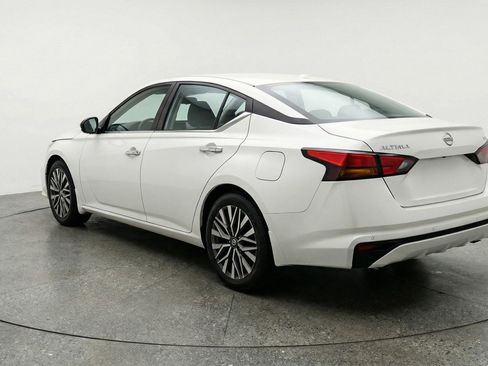 Used 2025 Nissan Altima 2.5 SV image 6