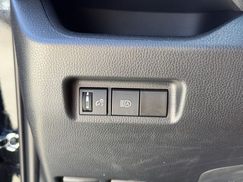 Used 2025 Toyota RAV4 XLE FWD image 26