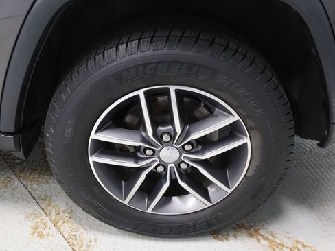 Used 2017 Jeep Grand Cherokee Limited image 19