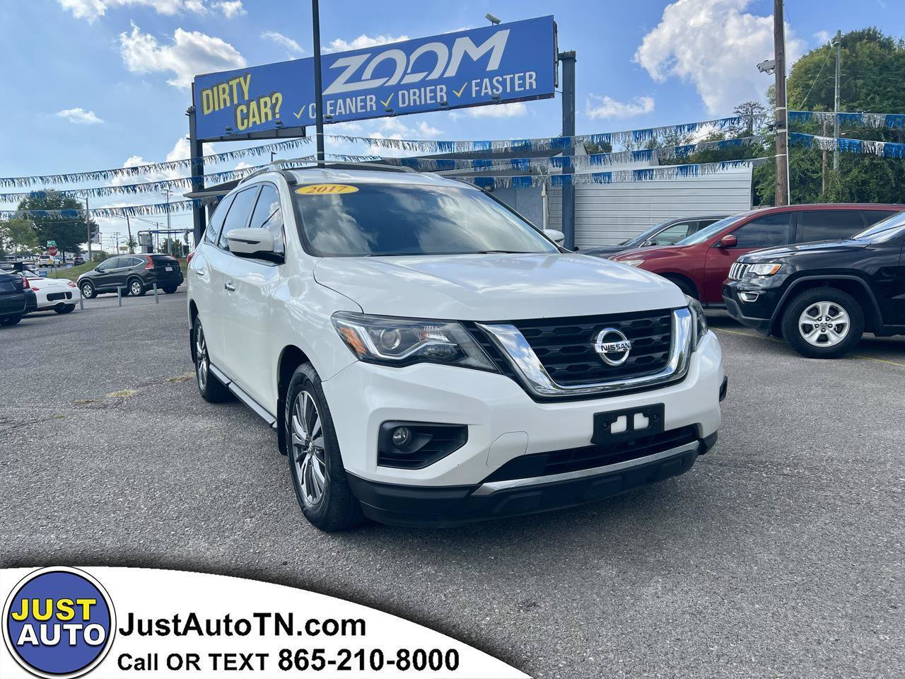 Used 2017 Nissan Pathfinder SV FWD image 1