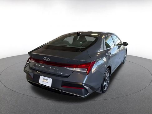 Used 2025 Hyundai Elantra SEL image 16