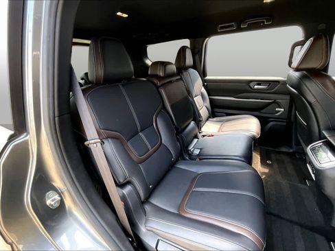 Certified 2025 Nissan Armada SL RWD image 21