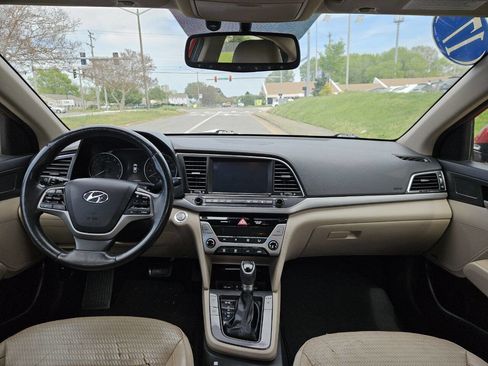 Used 2017 Hyundai Elantra Limited w/ Limited Tech Package 04 image 17