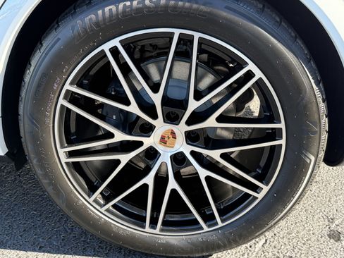 Certified 2026 Porsche Cayenne AWD/4WD image 9