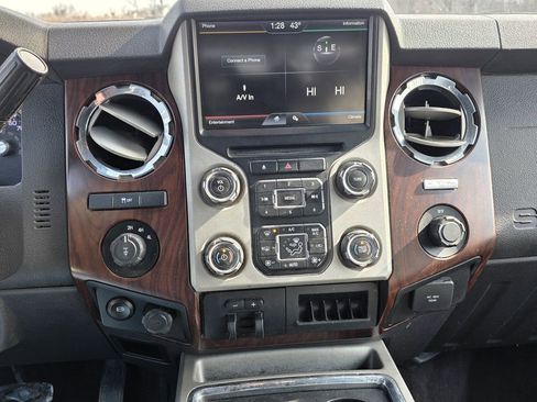 Used 2015 Ford F350 Lariat image 38