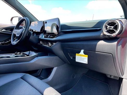 New 2027 Chevrolet Equinox LT w/ Convenience Package II AWD/4WD image 9
