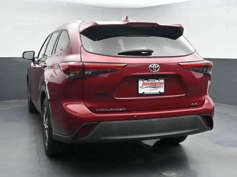 Used 2020 Toyota Highlander XLE FWD image 6