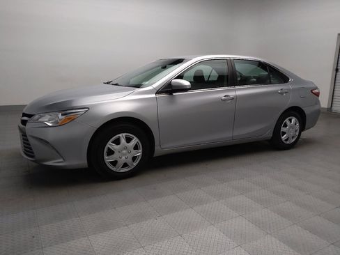 Used 2017 Toyota Camry LE image 2