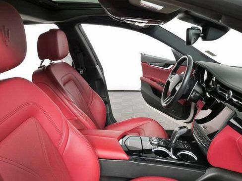 Used 2022 Maserati Quattroporte Modena RWD image 23