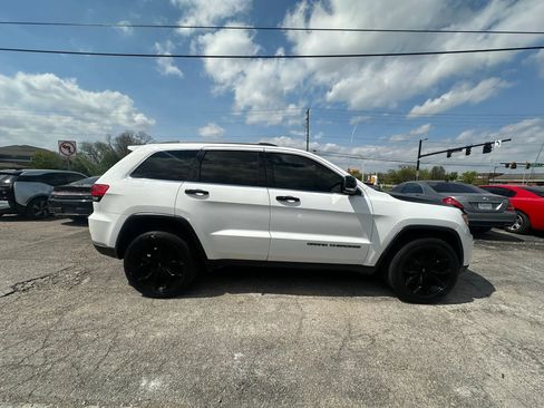 Used 2017 Jeep Grand Cherokee Limited image 7