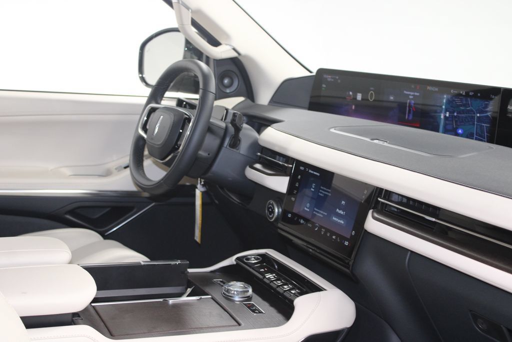 New 2027 Lincoln Navigator Premiere RWD image 32