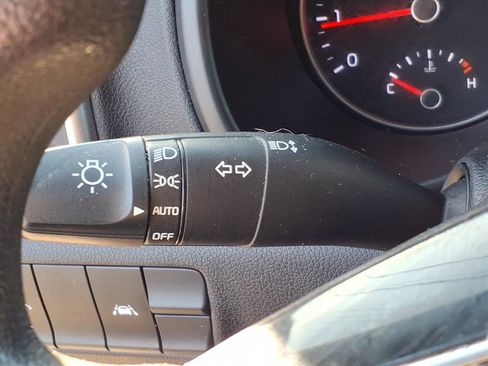 Used 2020 Kia Sportage LX image 32