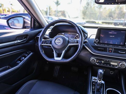 Used 2020 Nissan Altima 2.5 SV image 5