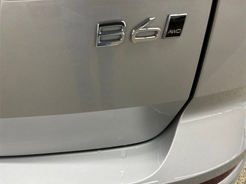 Certified 2022 Volvo XC60 B6 R-Design w/ Advanced Package image 33